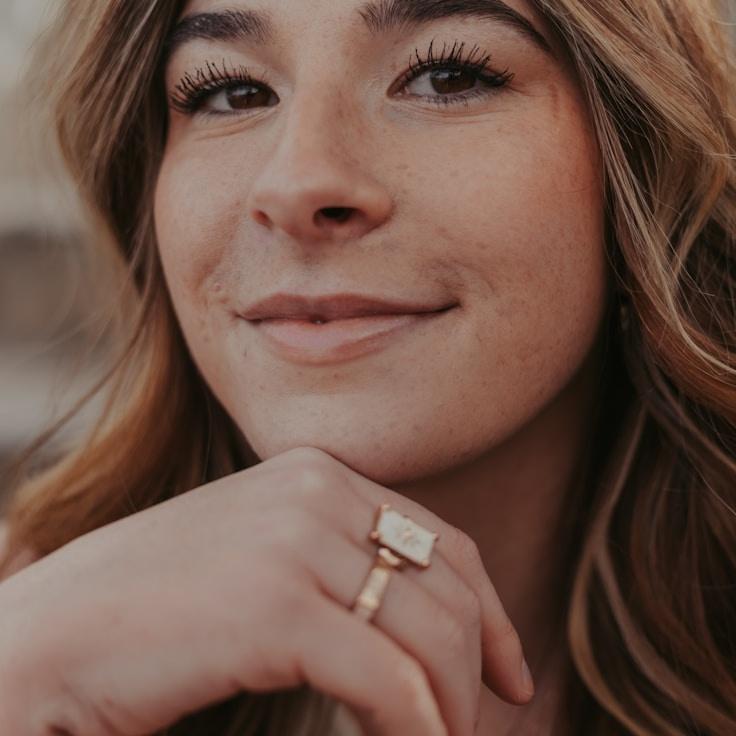 Portrait of Mira Rao meditation instructor